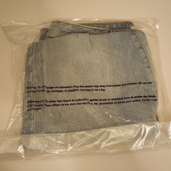 Maurices High Rise Ripped Button Fly Capri - 8 - Picture 5 of 7